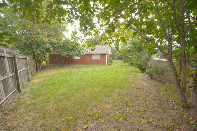 Building Photo - 5105 S Kingston Ave