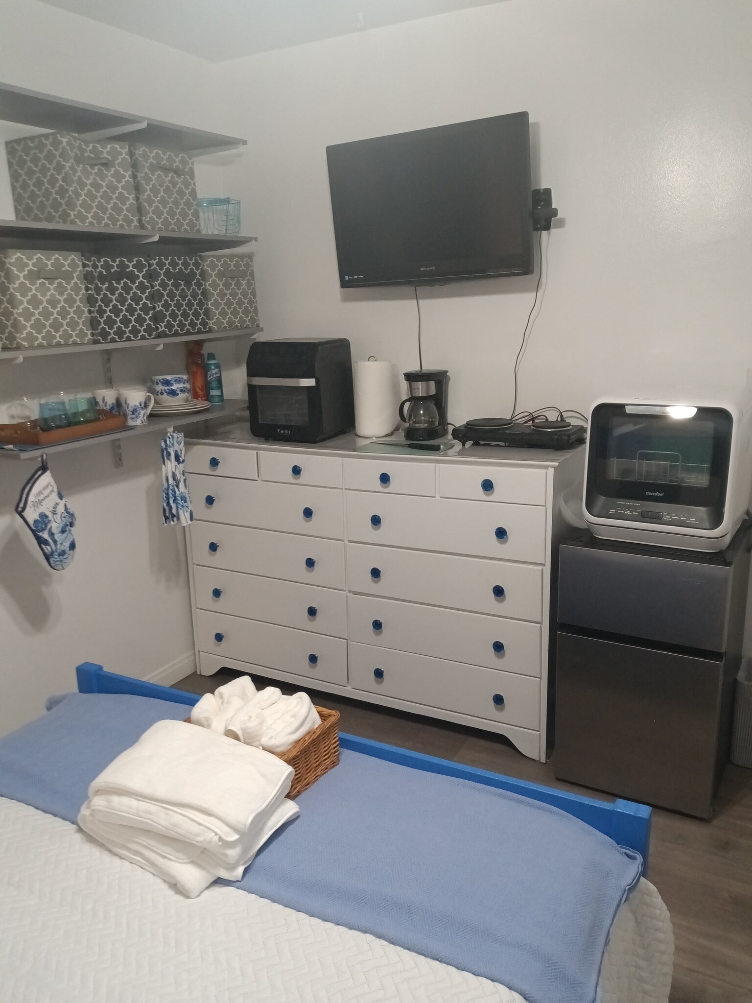 Building Photo - 7248 Shoshone Ave