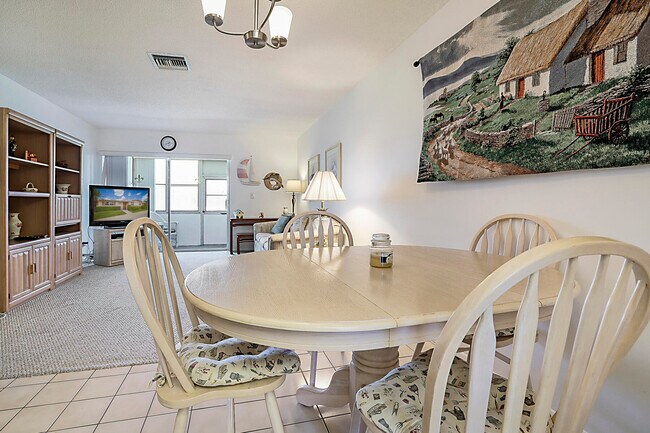 Building Photo - 2703 Dudley Dr W