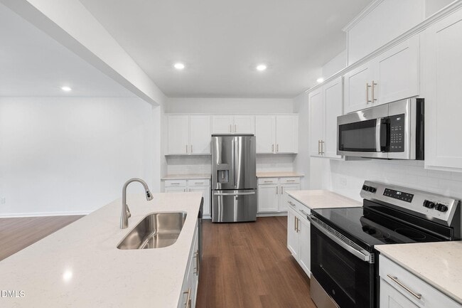 Building Photo - 421 Deep Oak Dr