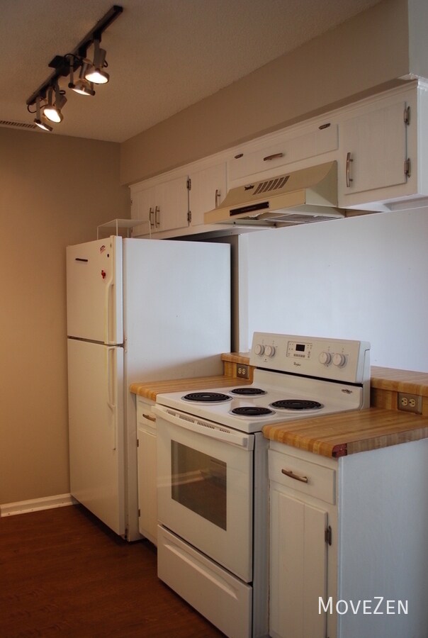 Building Photo - 1801 Canal Dr