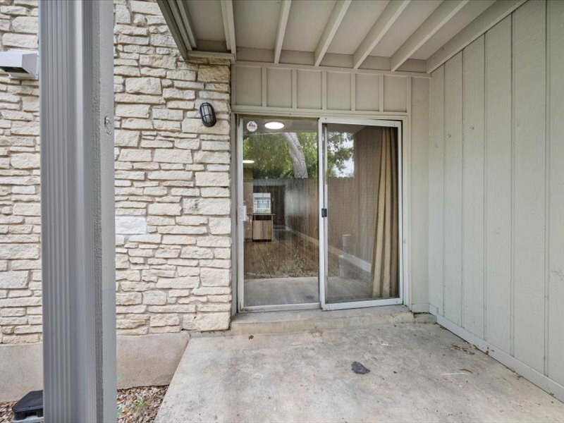 Patio - 2303 East Side Dr