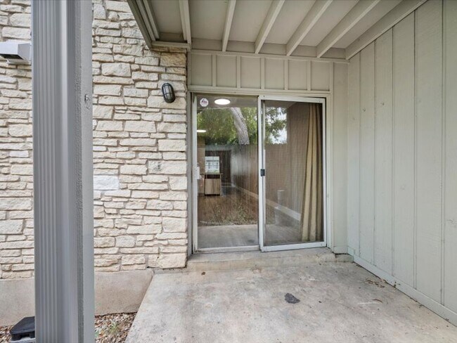 Patio - 2303 East Side Dr