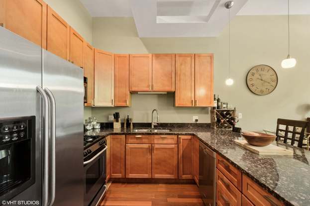 Building Photo - 902 N Elston Ave