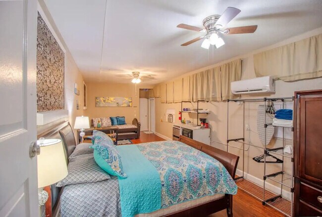 Building Photo - 1324 Catalpa Ln