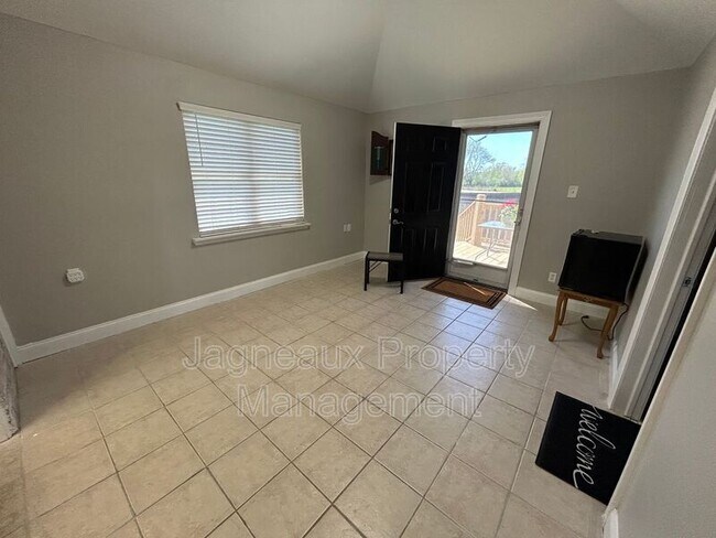 Building Photo - 416 Rue Canard