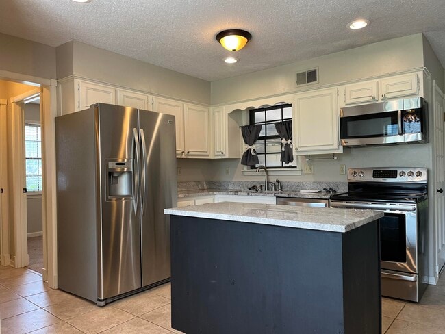 Building Photo - 1800 Allenby Rd