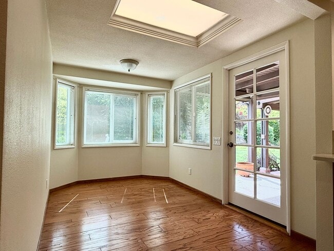 Building Photo - 3 Bedroom Home (PLUS OFFICE SPACE!!) in De...