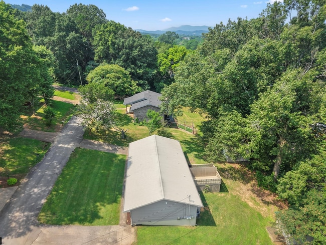 Building Photo - FIRST MONTH FREE! 2 Bed 1 Bath in Rossville w/ Huge Storage Building!