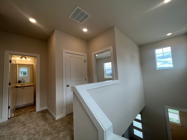 Building Photo - SHOWING 6/7 or SOONER with Advance Appoint...