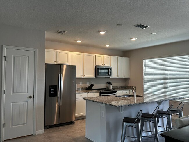 Building Photo - Resort Style Living! Stunning 3/2.5 Townhome in Waterleigh! Available April!