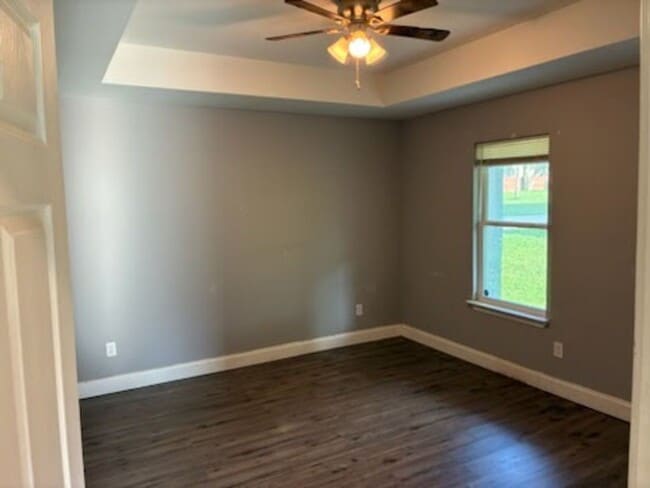 Building Photo - 107 E Miller St