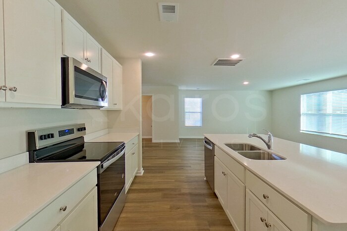 Building Photo - 121 Inez Ave