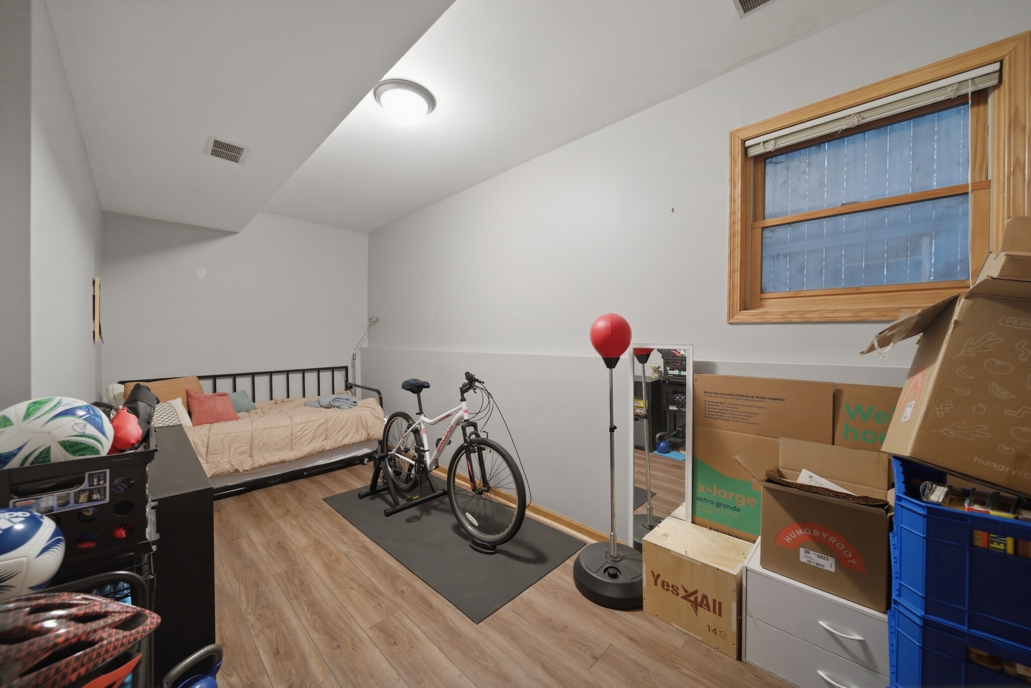 Building Photo - 844 N Wood St