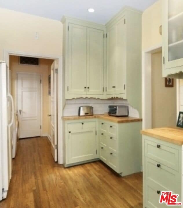 Building Photo - 1122 S Hayworth Ave