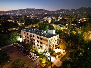 Building Photo - 941 N Martel Ave