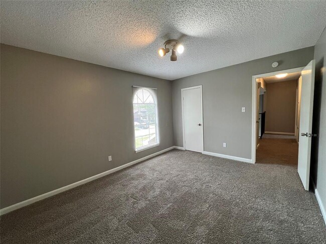 Building Photo - 11710 Stone Bridge Dr