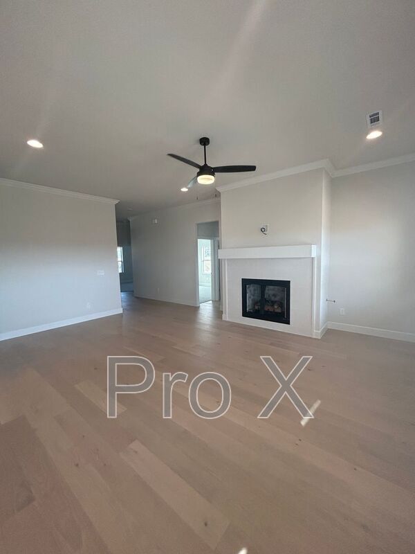 Building Photo - 2401 Salmon St