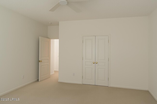 Building Photo - 10 Nightingale Ln