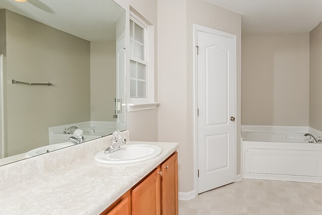 Building Photo - 103 Harvest Glen Ln