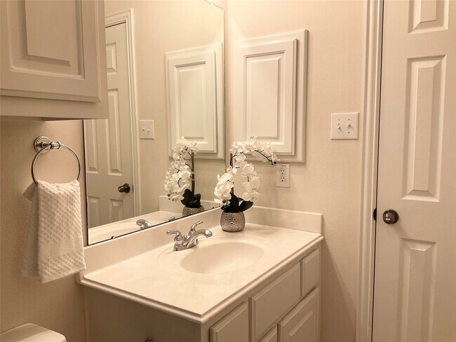 Building Photo - 6 Dragon Hill Pl