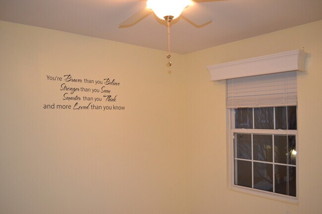 Building Photo - 161 Springbrook Trail S