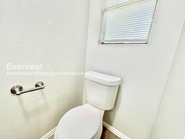 Building Photo - 152 Creek Cove Dr