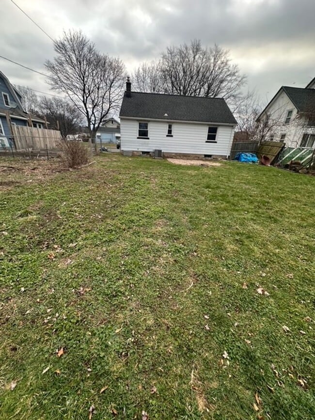 Building Photo - 3-Bedroom Home with Large Backyard For Rent!