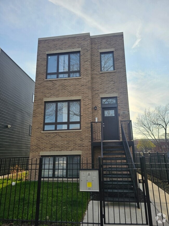 Building Photo - 184 N Lamon Ave