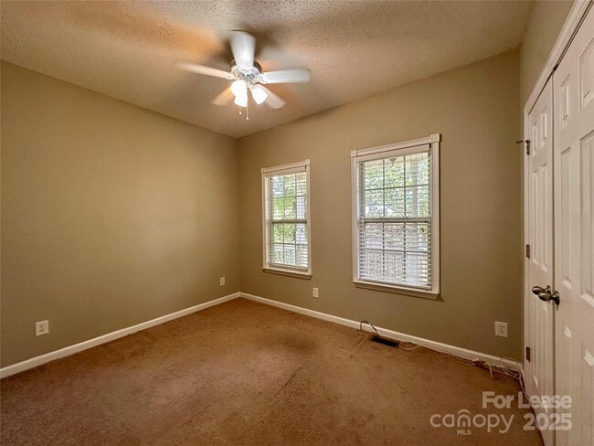 Building Photo - 3331 Robinwood Rd