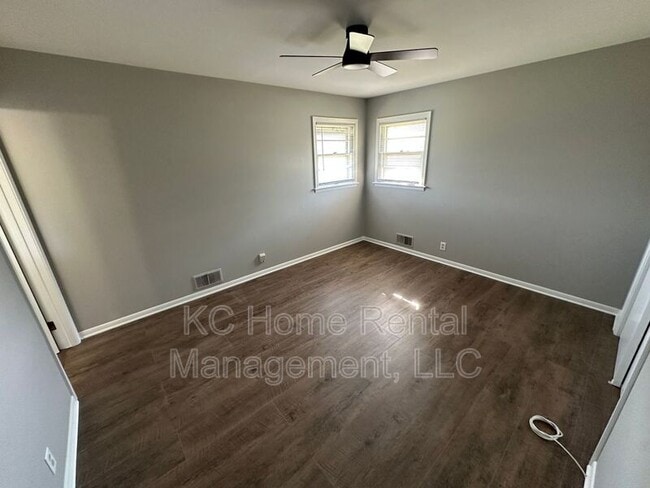 Building Photo - 4901 N Flora Ave