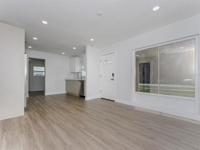 Building Photo - 2806 Bonneville Dr