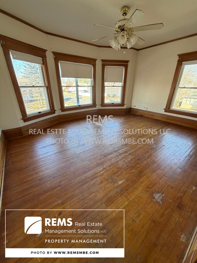 Building Photo - 203 S Albert Ave