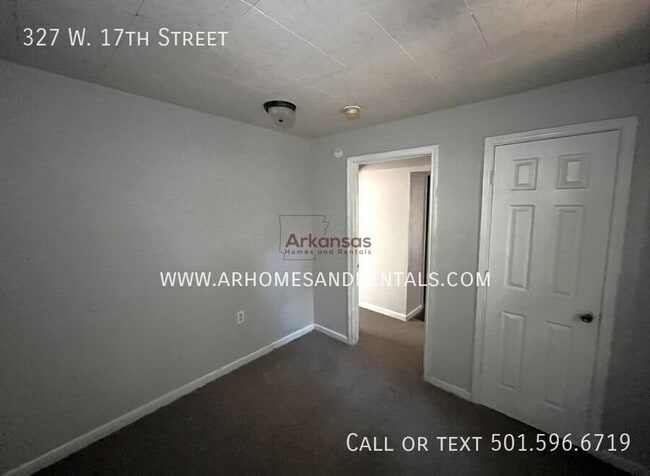 Building Photo - 327 W 17th St