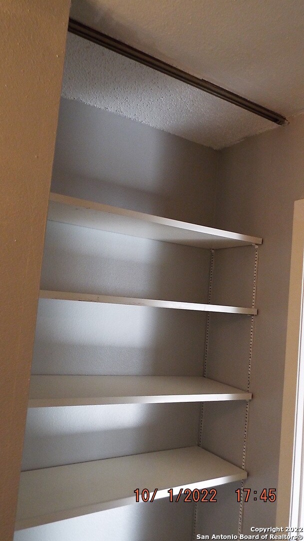 Building Photo - 8032 Laurel Bend