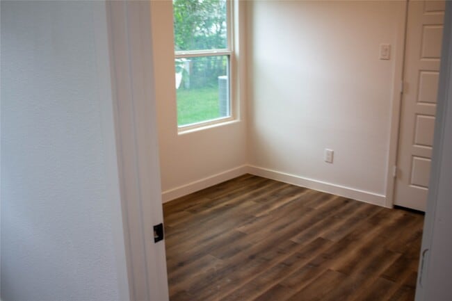 Building Photo - 106 Runnels St