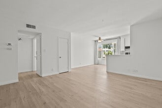 Building Photo - 21000 Parthenia St
