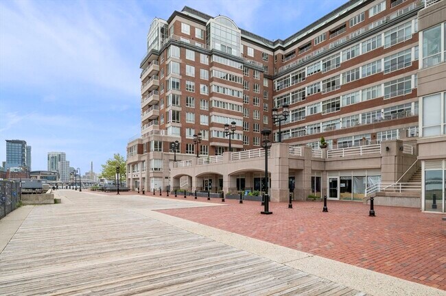 Building Photo - 197 8th St