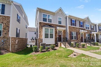 Building Photo - 9330 Mallard Mls Dr
