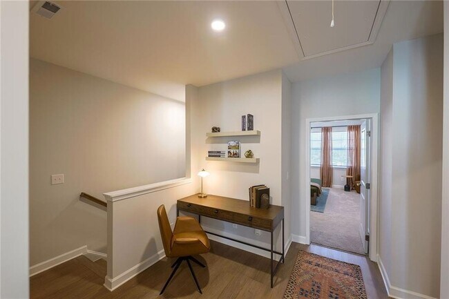 Building Photo - 622 Shallowford Rd