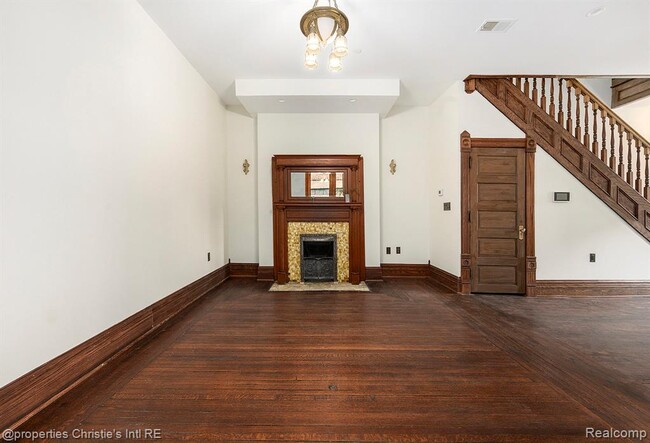 Building Photo - 701 W Canfield St