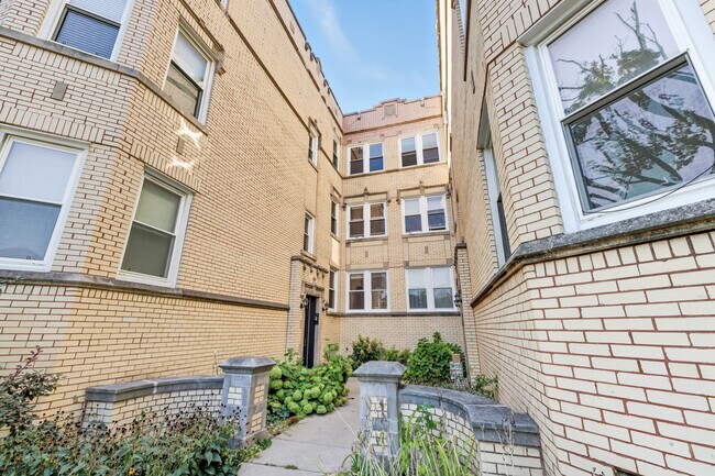 Building Photo - 6312 N Fairfield Ave
