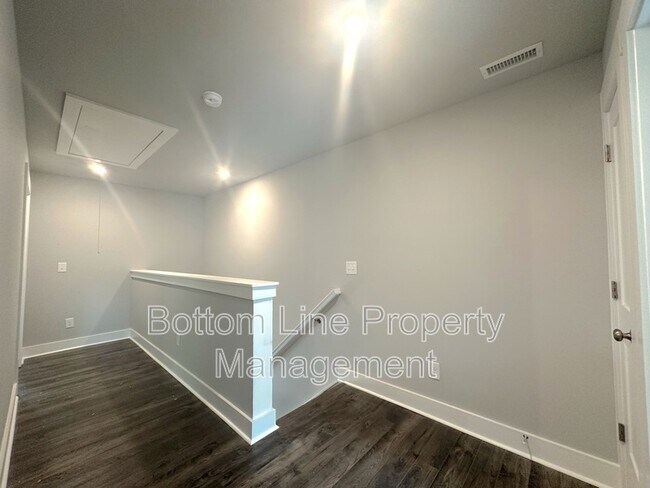 Building Photo - 2923 Burgess Dr