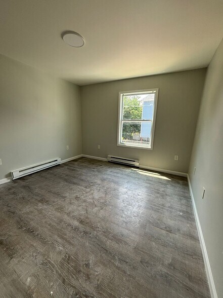 394 S 6th St 2L - 387 S 6th St