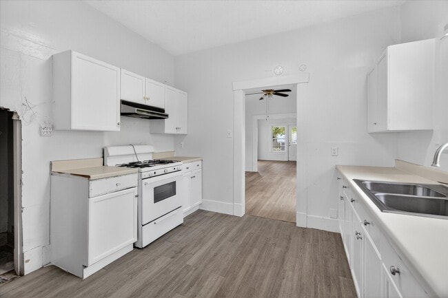 Building Photo - 1607 Holman St