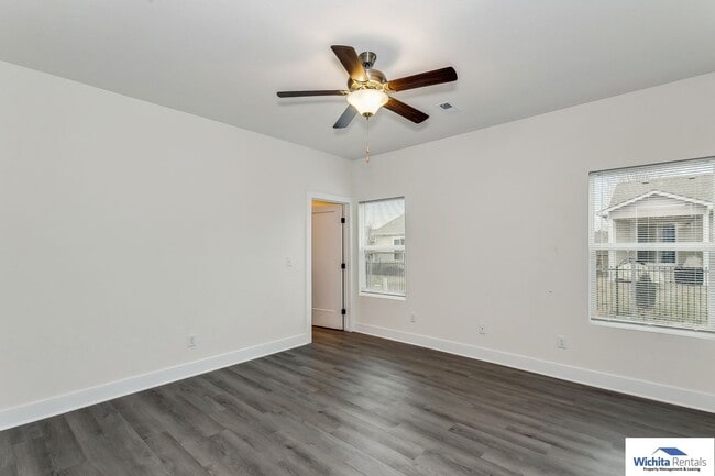 Building Photo - 3 bed, 2 bath patio home
