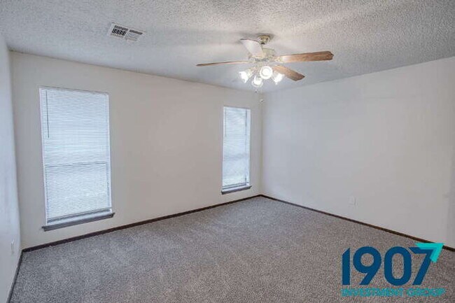 Building Photo - Charming Brick Home with Modern Updates and Large Backyard in Moore!