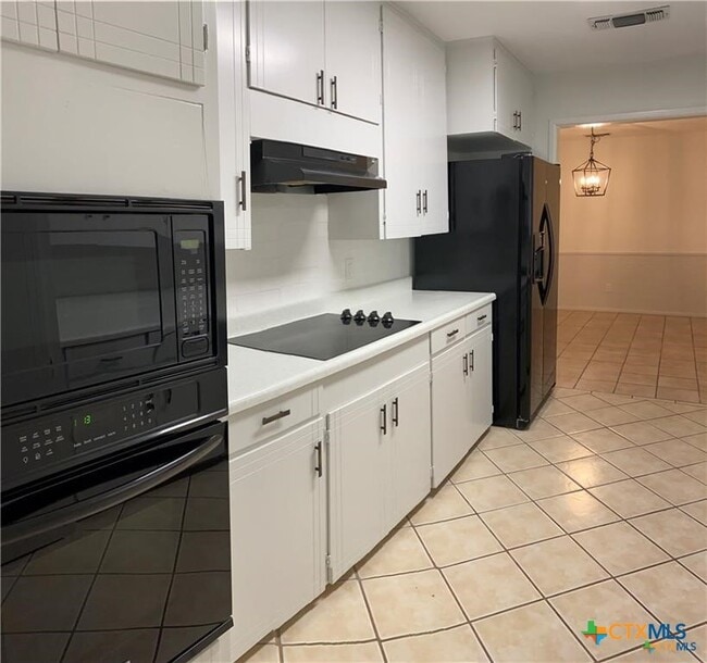 Building Photo - 1250 E Common St