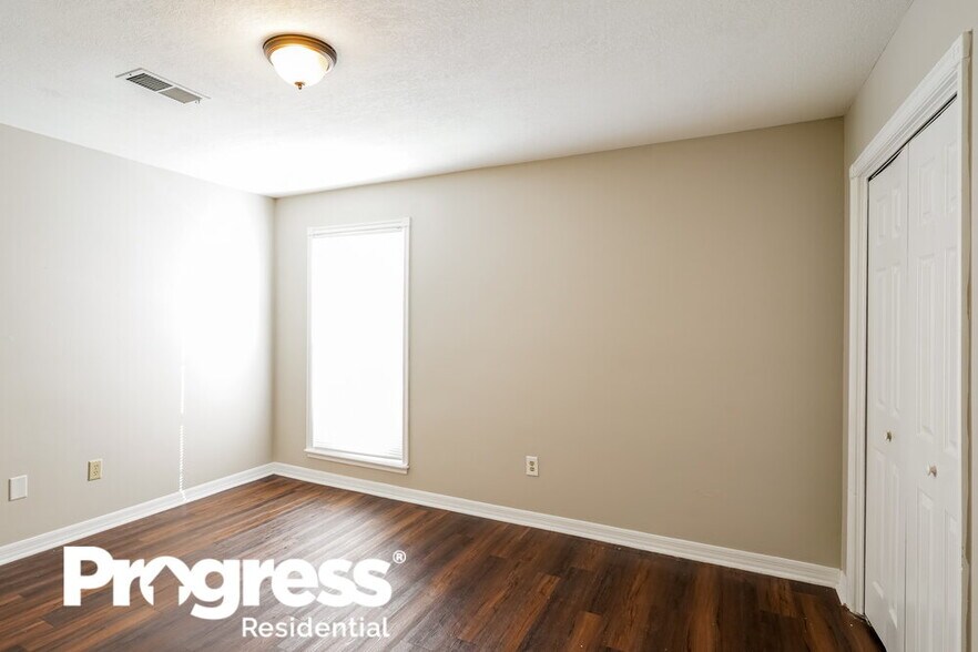 Building Photo - 820 Lake Terrace Dr