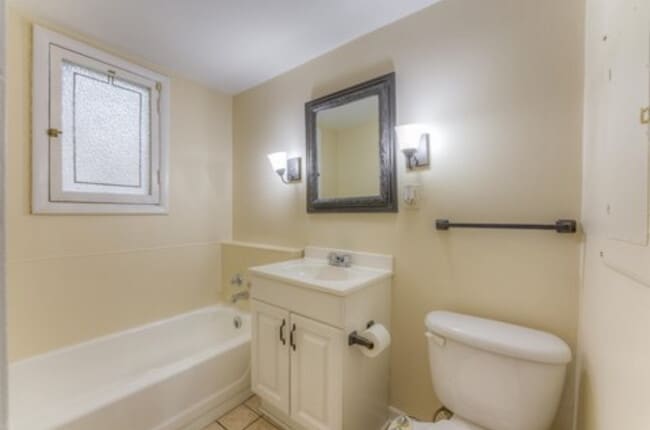 Building Photo - 1692 Carruthers Pl